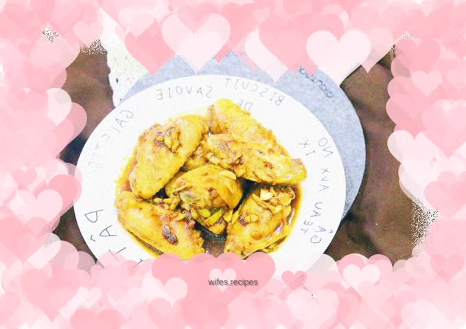 Pan-fried chicken wings, baby food, crispy on the outside and tender on the inside