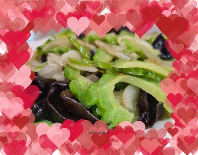 Stir-fried bitter melon with onions and fungus