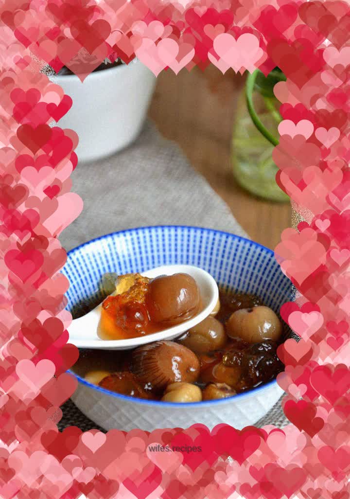 Longan, peach gum and candied dates soup