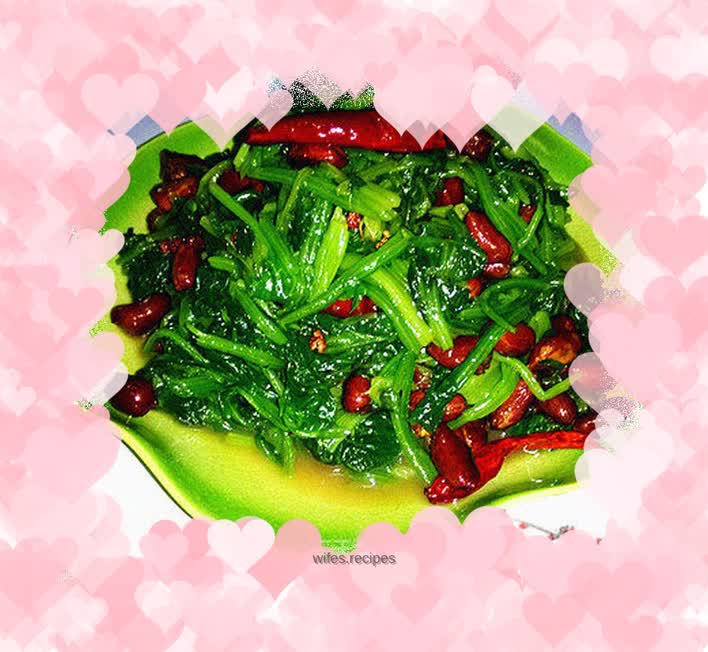 Spinach mixed with vinegar and peanuts