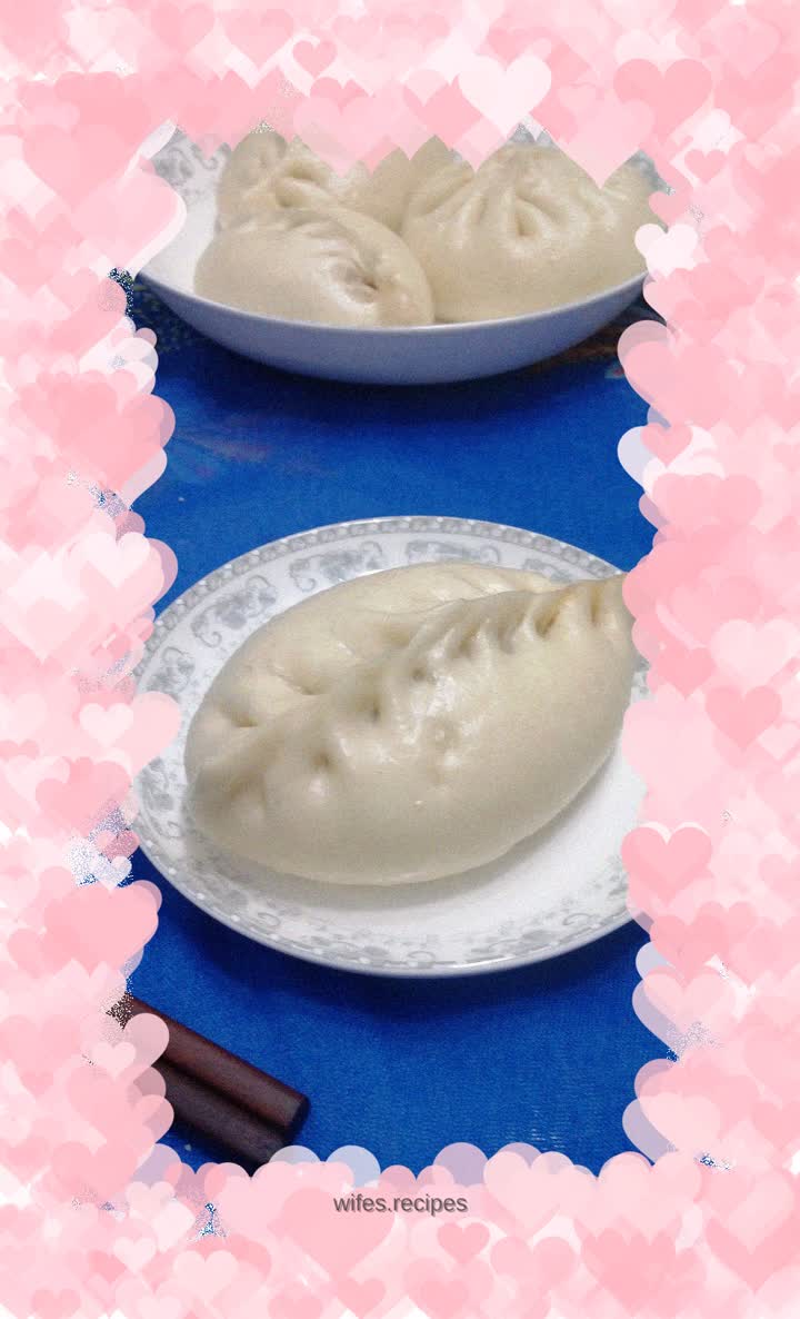 Beef buns with celery