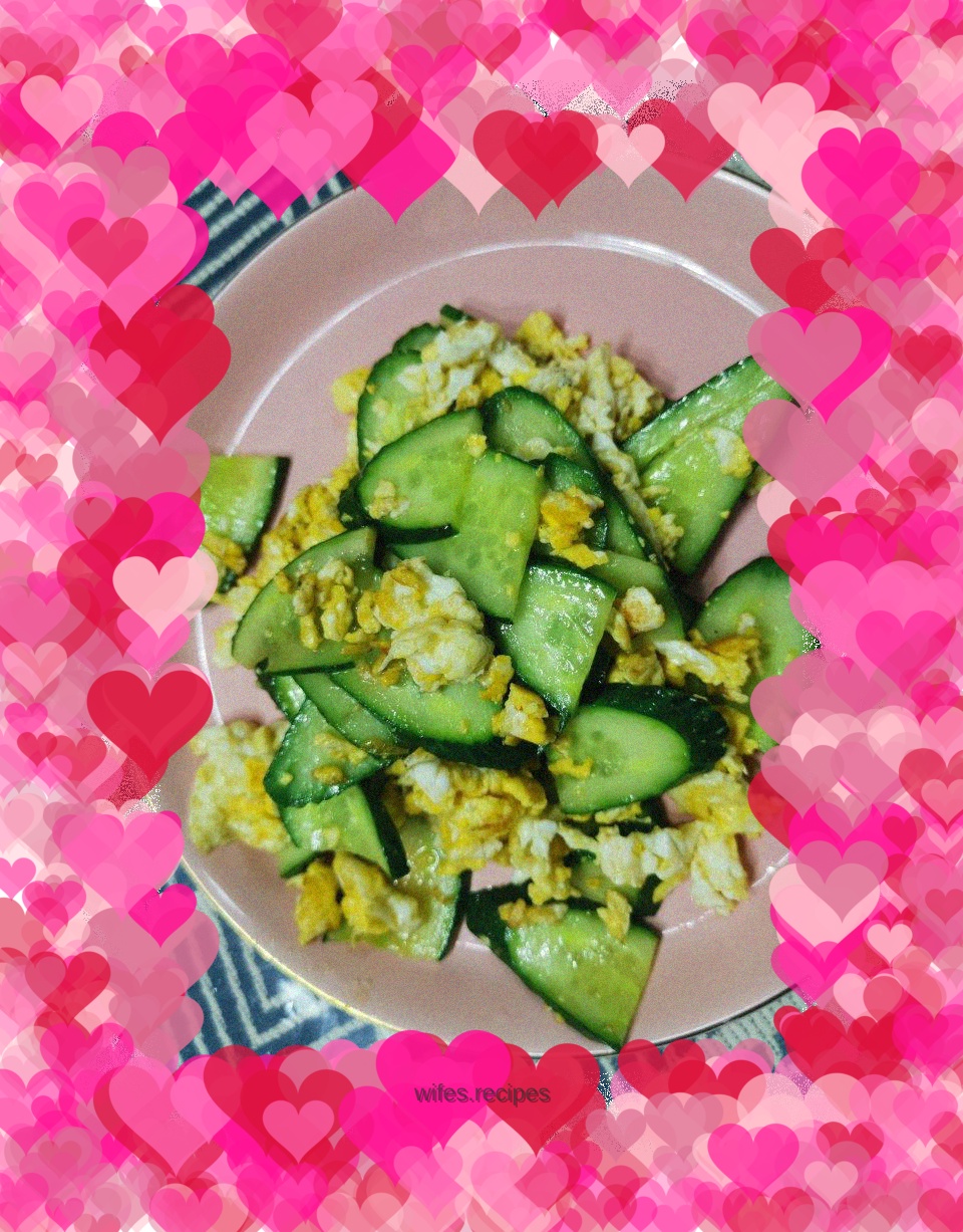 Homemade cucumber scrambled eggs