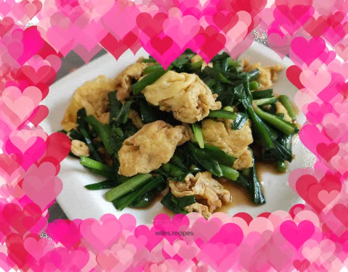 Fried eggs with chives