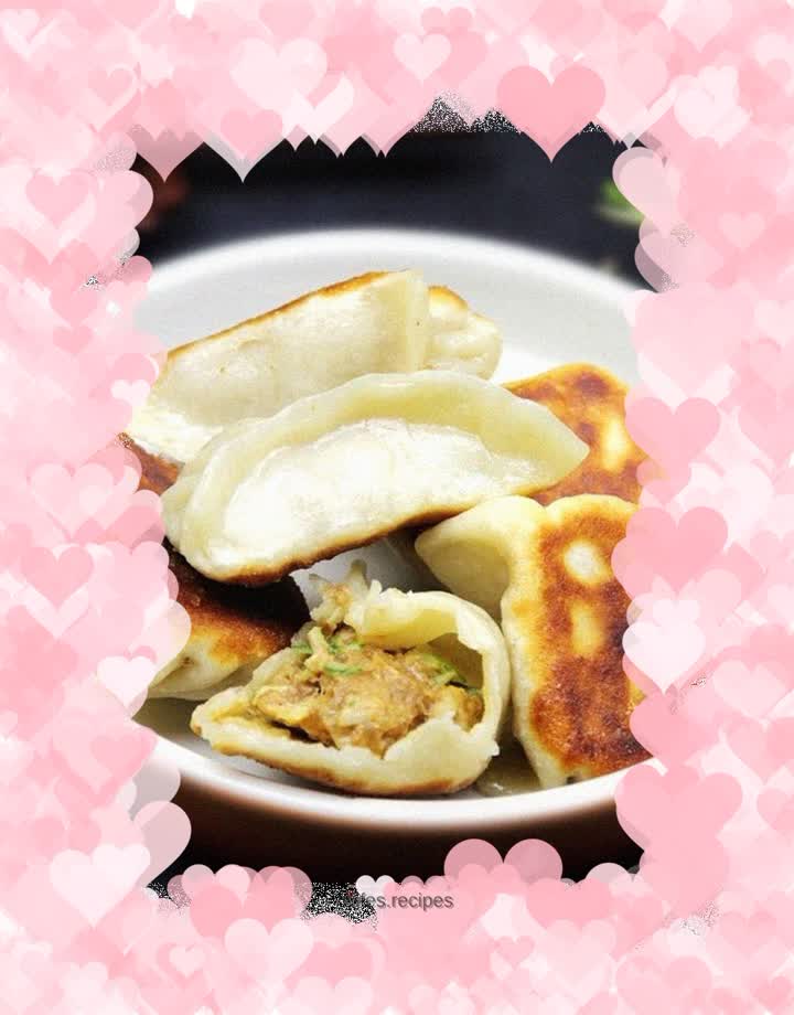 Hot noodles and fried dumplings