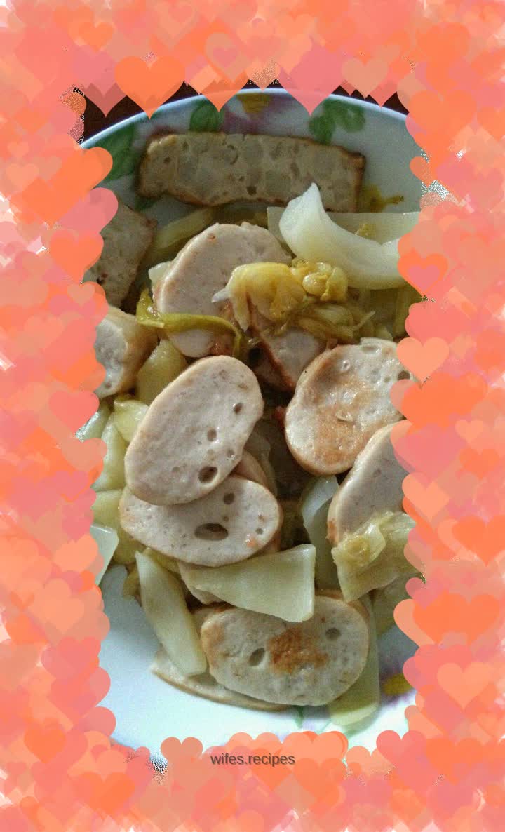 Stir-fried meat rolls with pickles