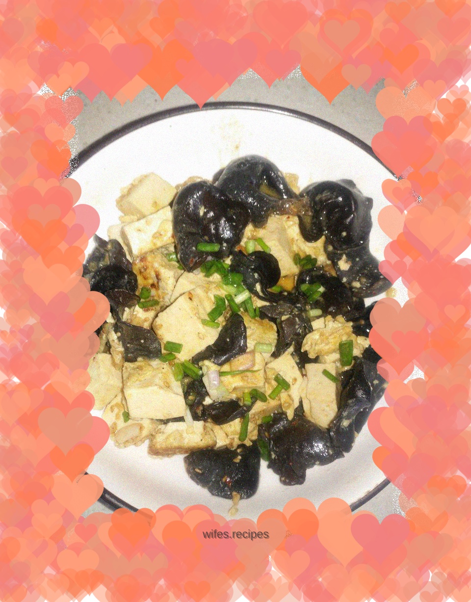 Different ways to eat tofu and fungus
