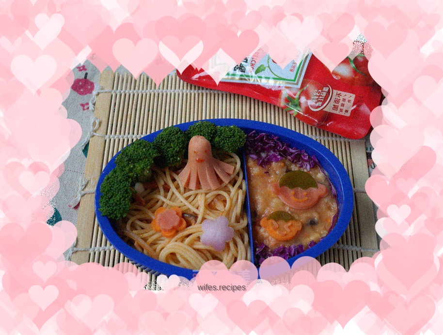 Pasta with tomato sauce and mashed potatoes