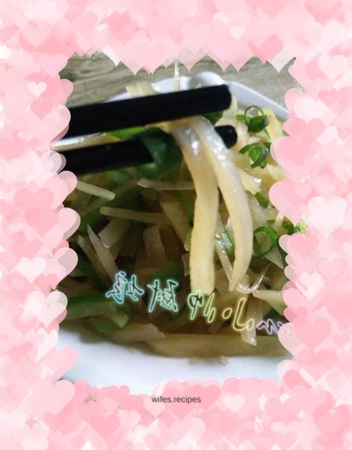 Green pepper and potato shreds