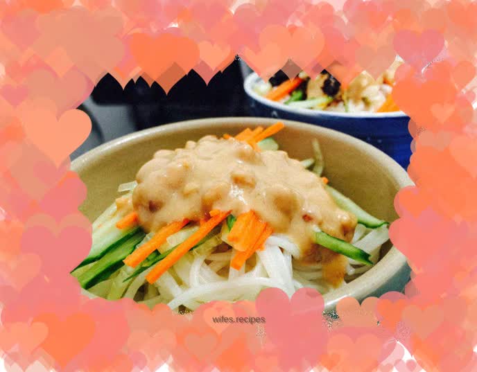 Cold noodles with sesame paste