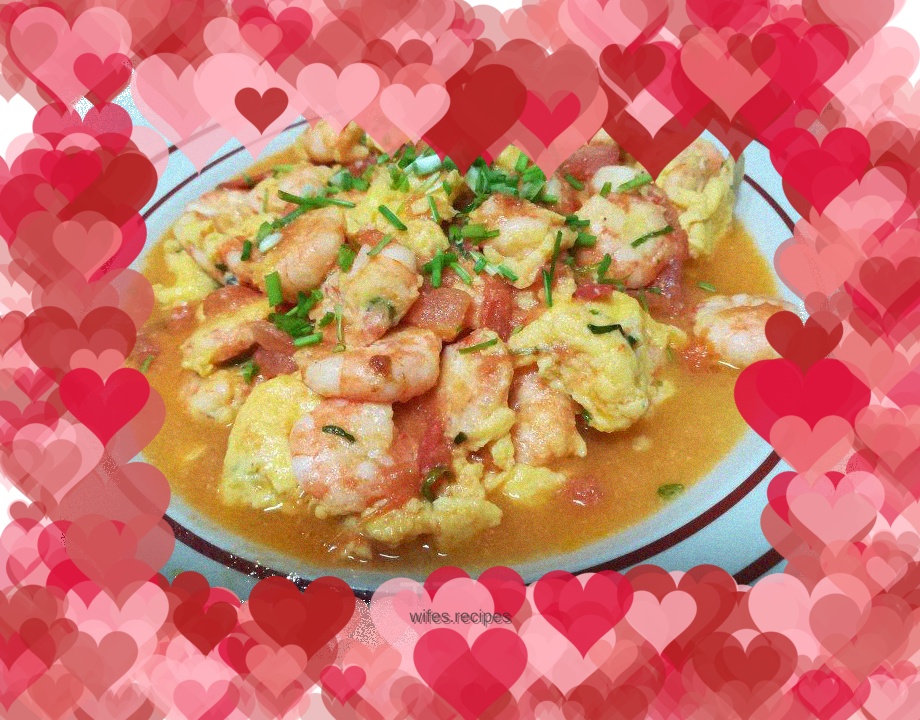Fried shrimps with tomato flavor and egg
