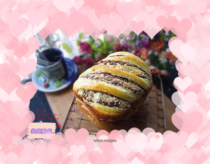 The bread machine can also make delicate, delicious, rich and soft bread with red bean paste!