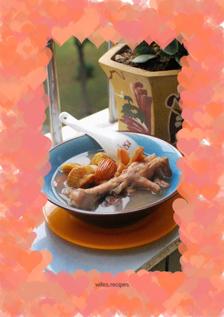 Chestnut Chicken Feet Seafood Soup