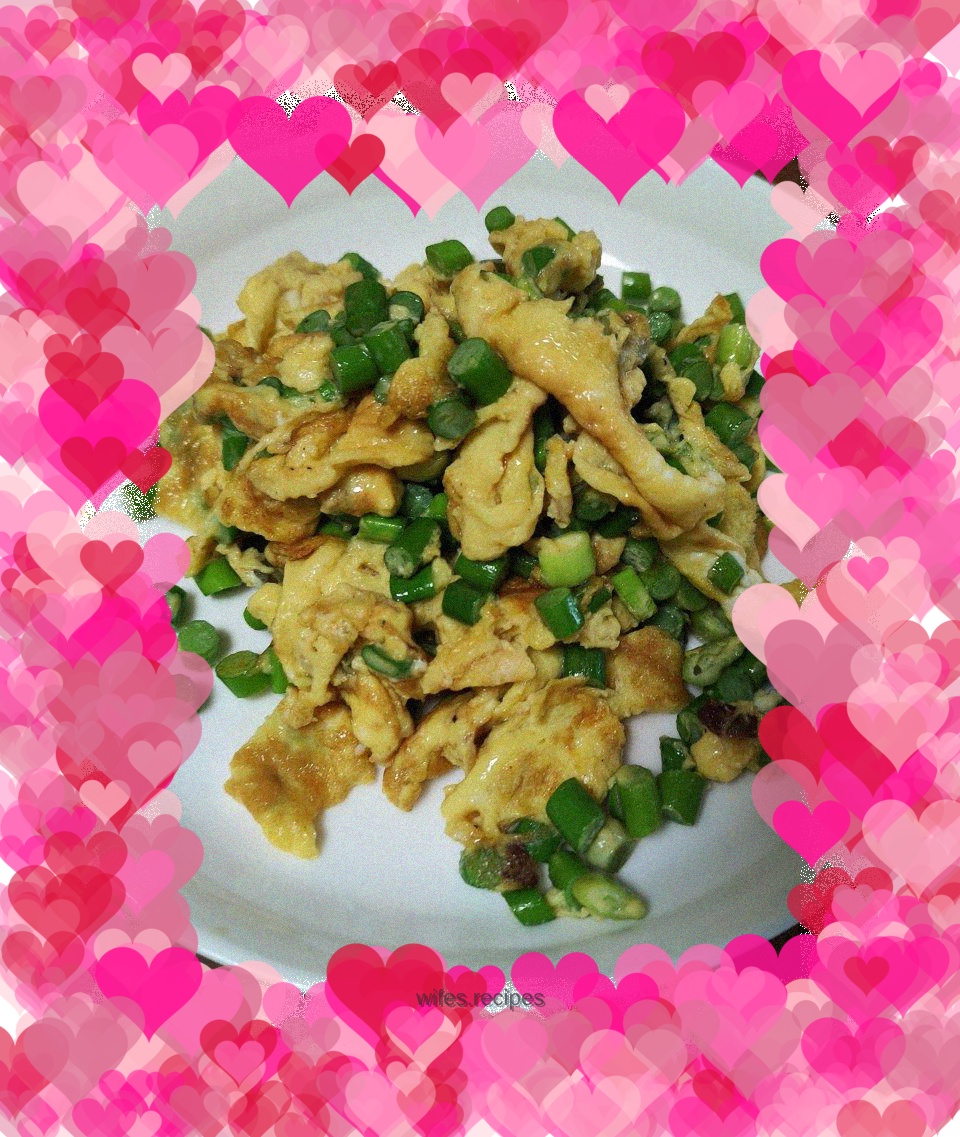 Garlic sprouts omelette