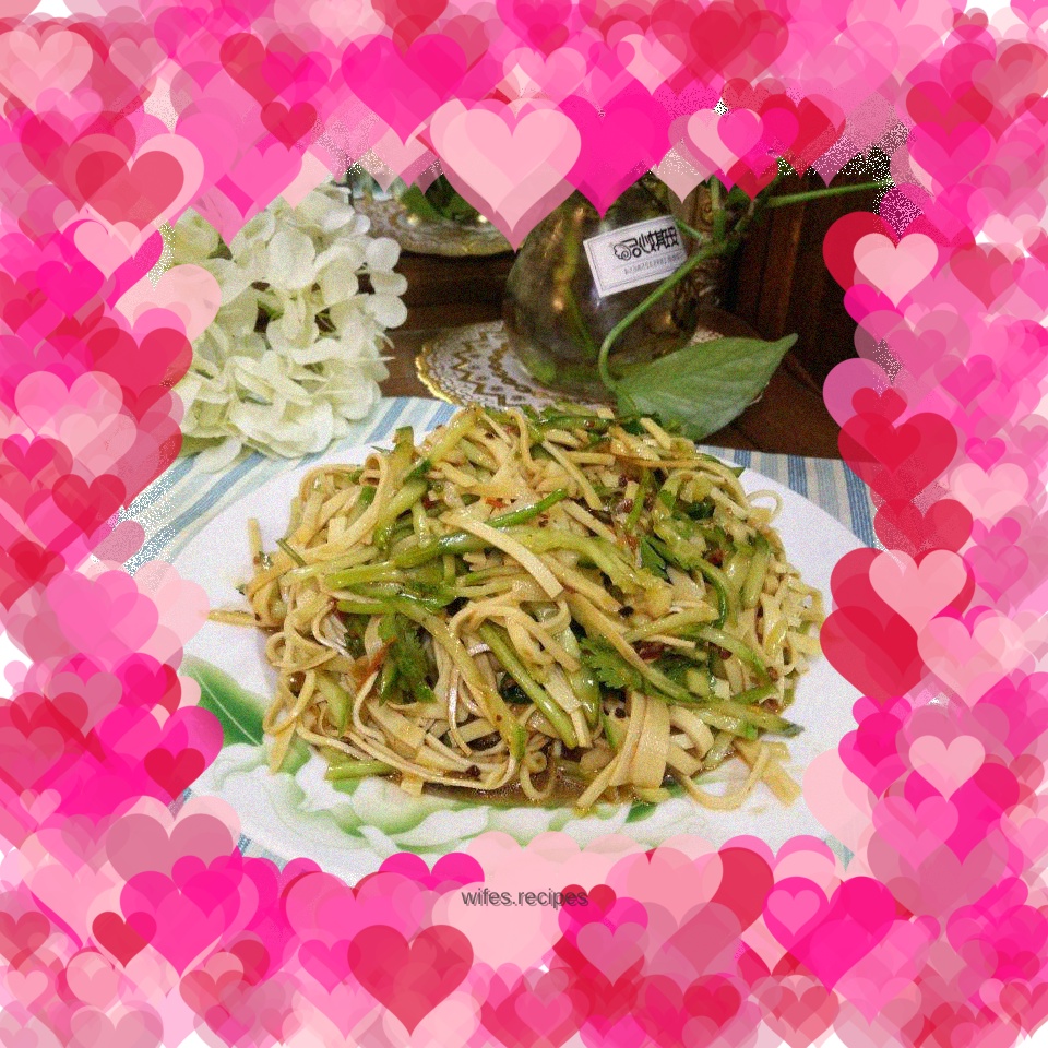 Tofu skin mixed with cucumber shreds