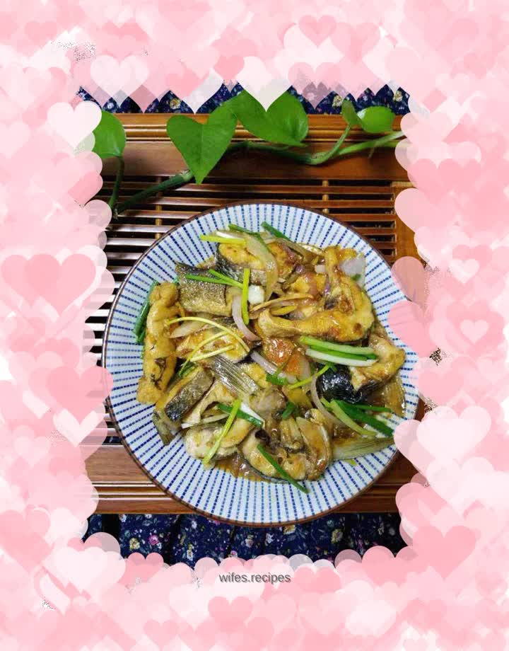 Braised tuna with onions