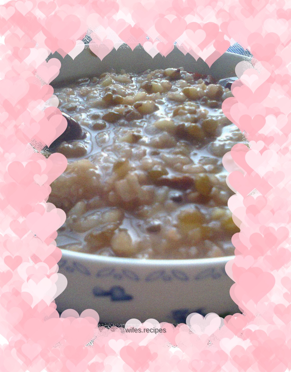 Mung bean, red dates and walnut porridge