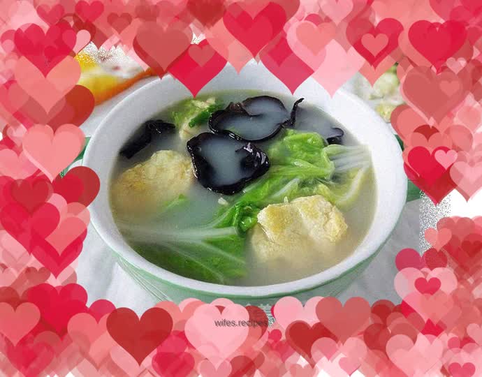 Cabbage, fungus and egg soup