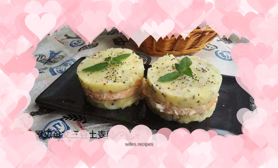 Quinoa Potato Salmon Burger