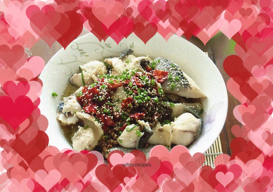 Fish fillet with pepper and sesame seeds
