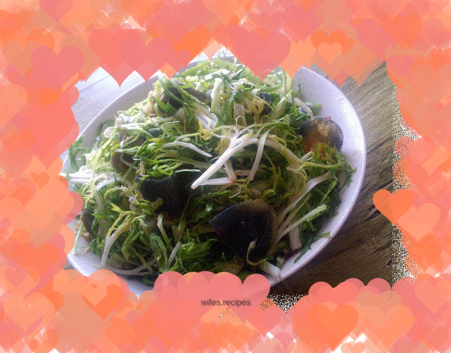 Songhua eggs mixed with bitter chrysanthemum