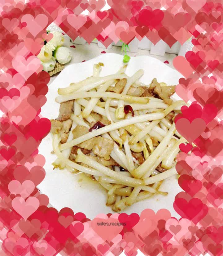 Fried meat with peanut sprouts