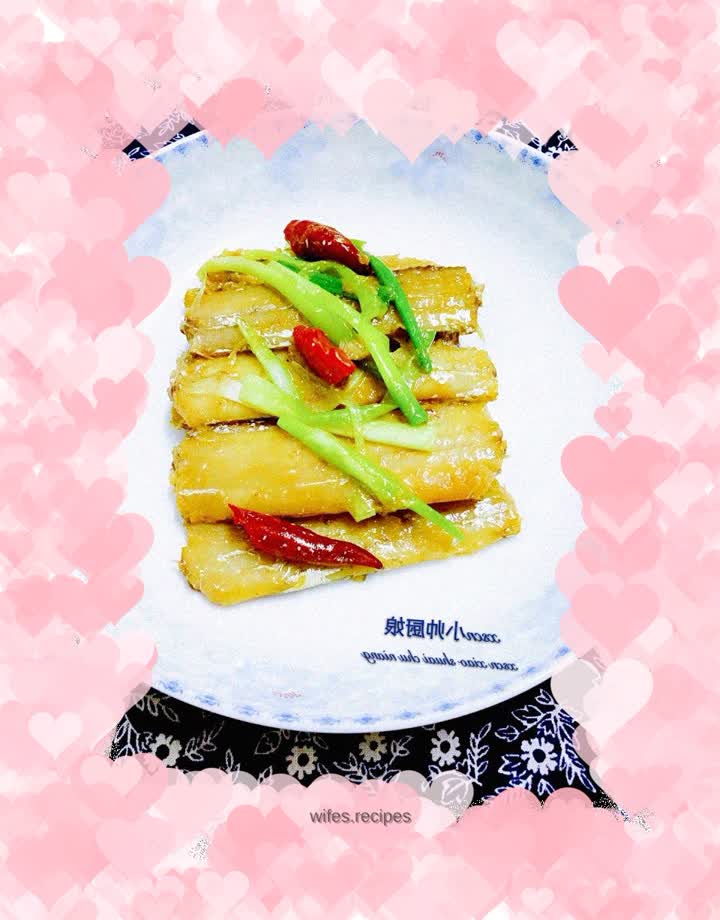 Hairtail fish with sauce