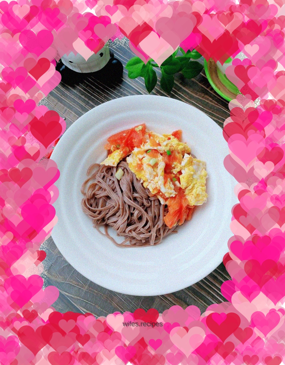 Tomato and buckwheat noodles