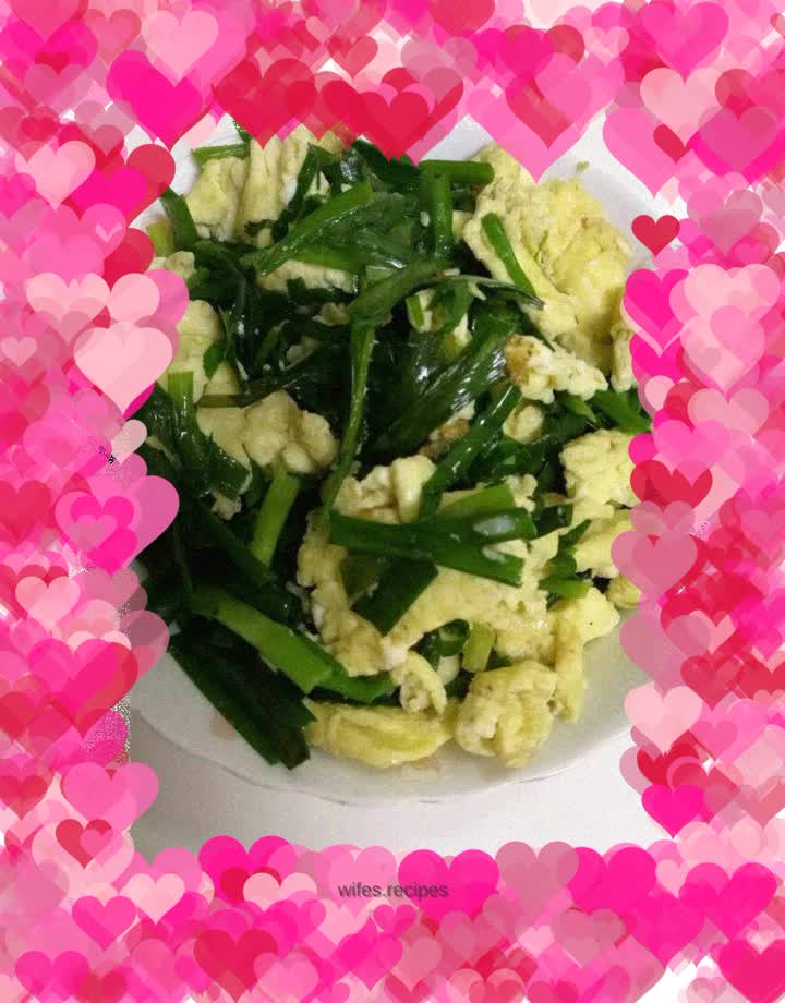 Fried eggs with chives