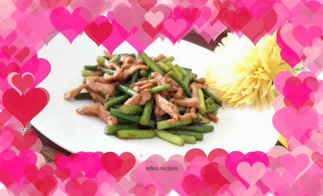 Stir-fried pork with garlic