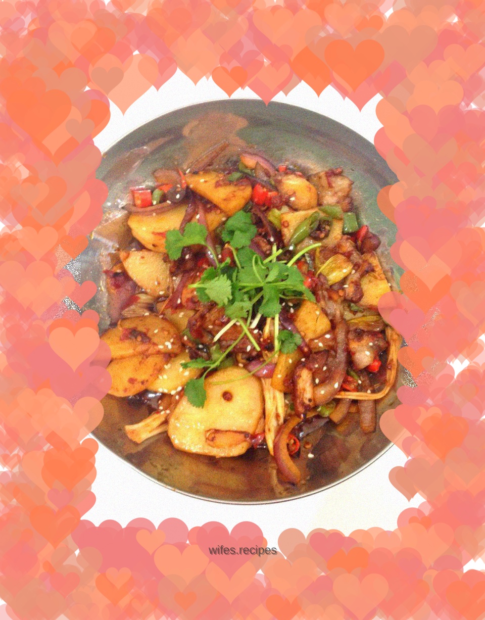 Dry pot pork belly and potato slices