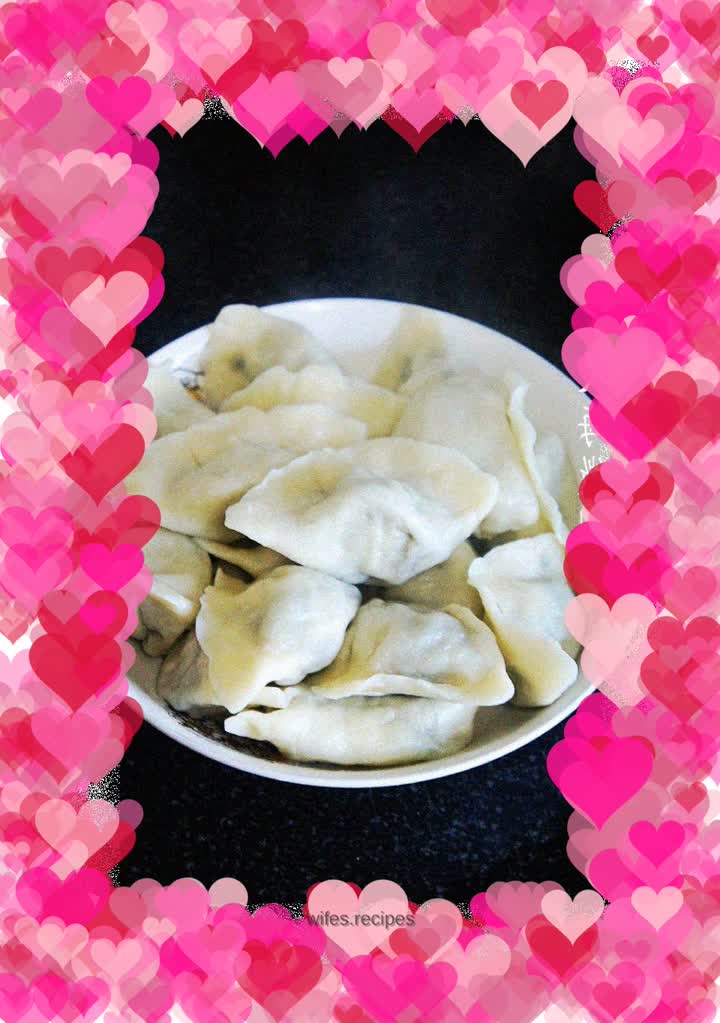 Dumplings stuffed with carrots and tassels and pork