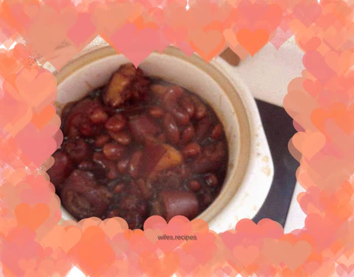 Stewed pig tail with white kidney beans