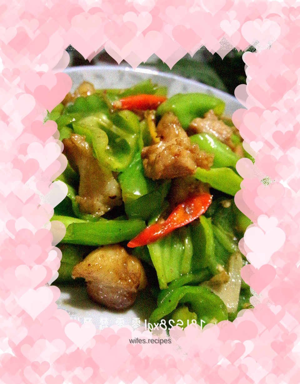 Delicious home-cooked dishes: fried pork with hot pepper