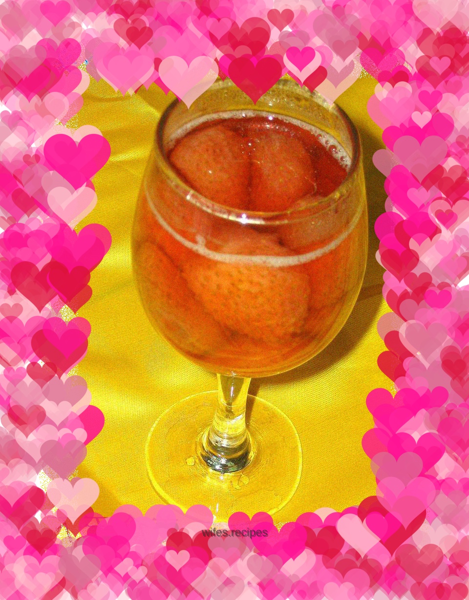 Summer Dessert~~~~~Strawberry in Sugar Water