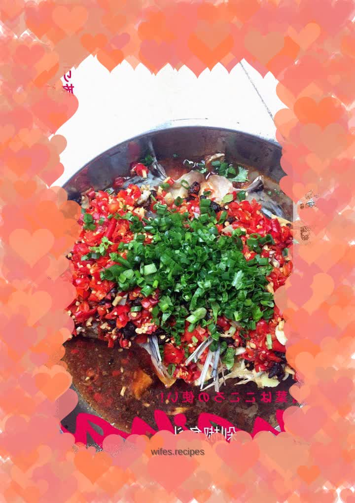 Fish head with chopped pepper