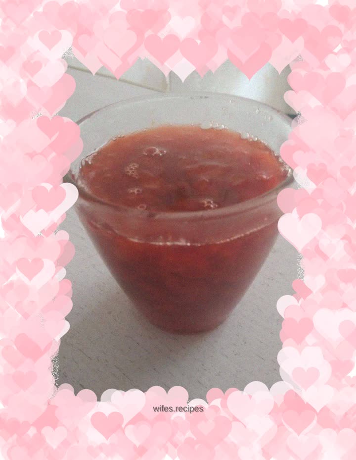 Sweet and sour strawberry jam