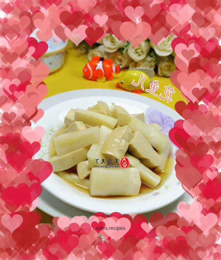 Spicy rice noodles with vegetarian chicken