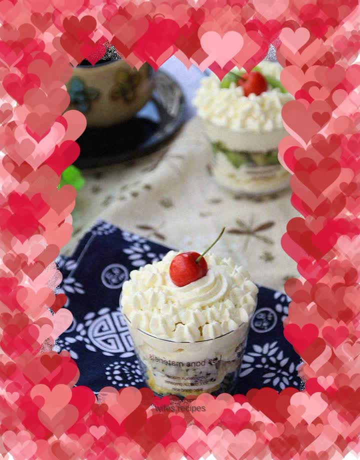 Cream Fruit Cake Cup