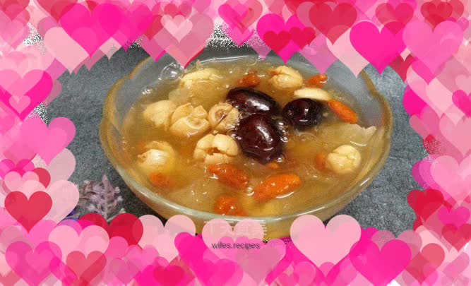 Snow Fungus and Lotus Seed Soup