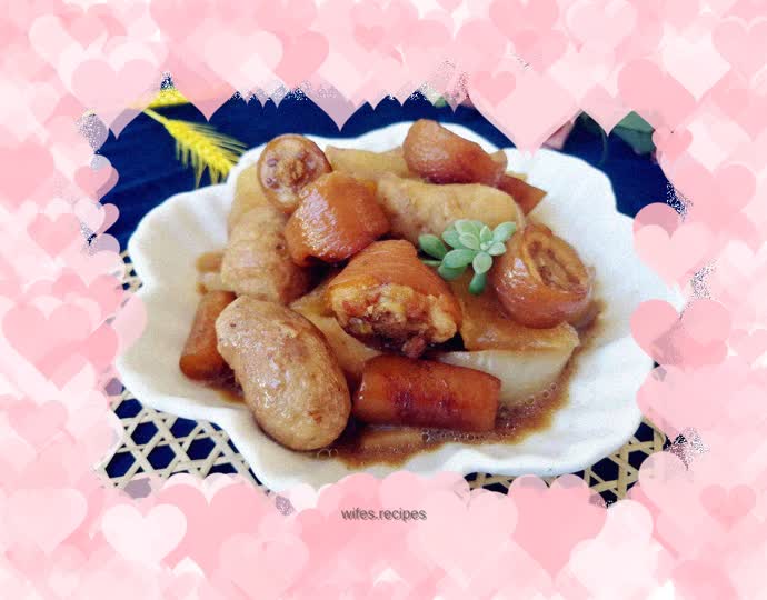 Stewed pig tail with radish and taro