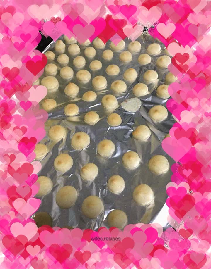 Small steamed buns with melted beans