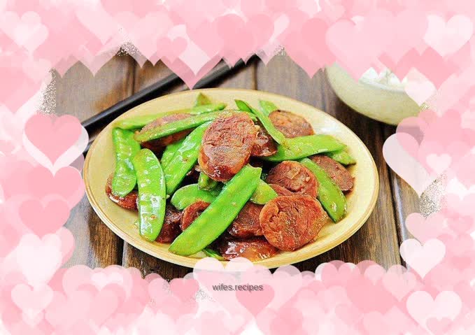 Fried sausage with peas