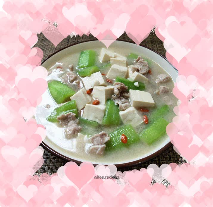 Luffa and tofu soup