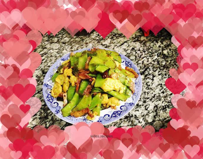 Homemade (fried snow peas with diced meat, eggs)