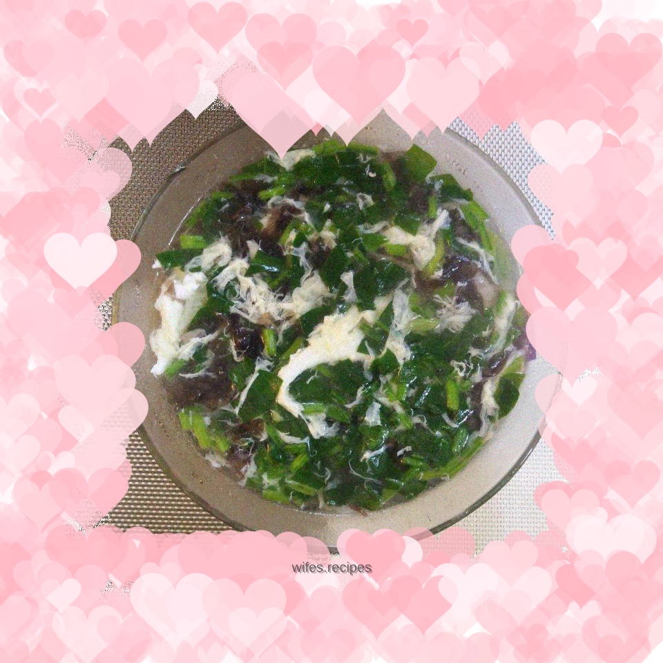 Seaweed and egg drop soup