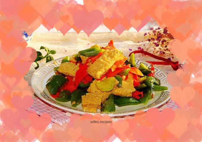 Stir-fried green pepper with frozen tofu