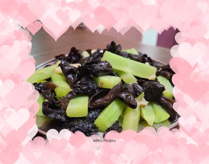 Stir-fried lettuce with fungus