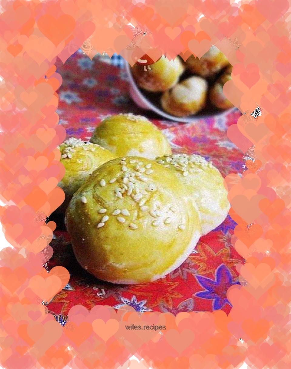 Pickled mustard and fresh meat mooncakes