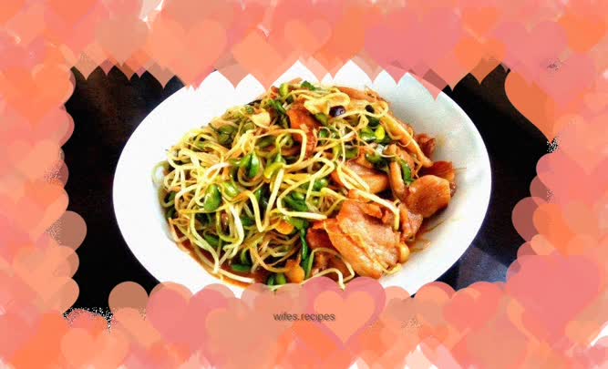 Stir-fried pork with black bean sprouts