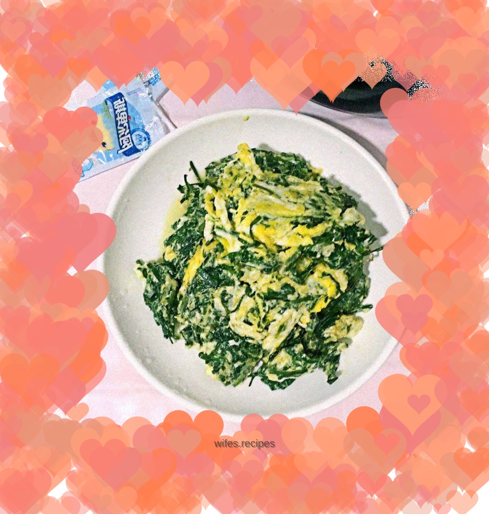 Fried eggs with chives